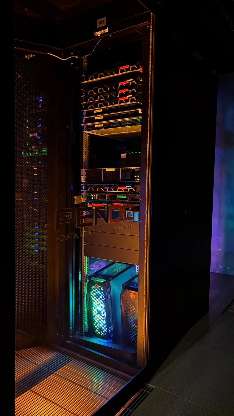 Sunucu Kabin Detay Görünümü